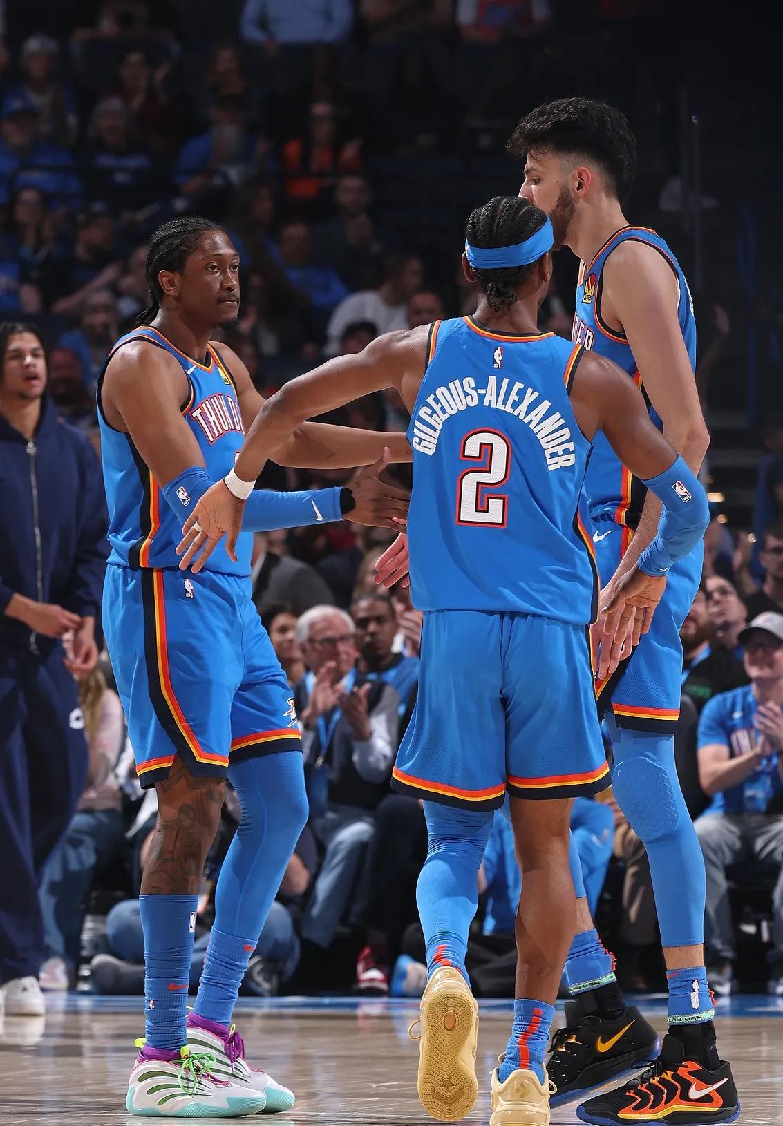 清晨欧超杯传出新动向；明尼苏达森林狼篮板制胜；管理层表态：媒体盛赞；纪律约束更严格的简单介绍