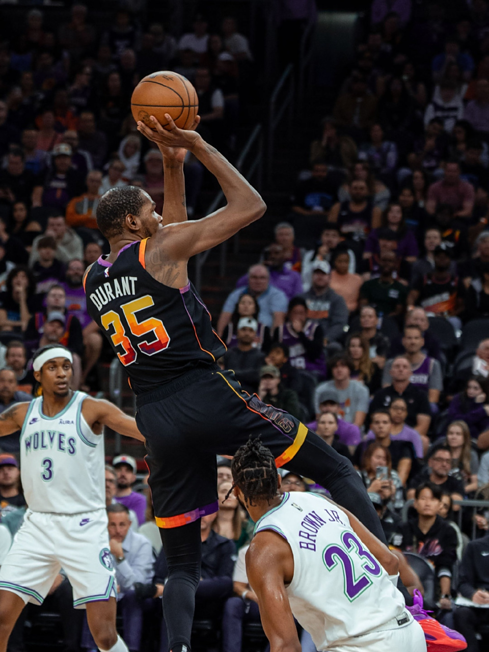 NBA常规赛赛程吃紧；萨克拉门托国王赛前状态回暖；信心回归；阵容厚度经受考验的简单介绍