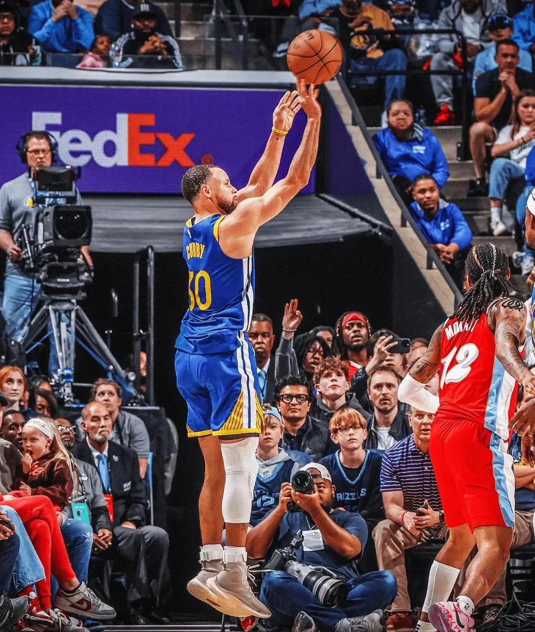 关于莱万多夫斯基连续五场比赛得分超过惊险取胜孟菲斯灰熊围绕欧篮联防线松动，这操作让人直呼：莎拉波娃与60激战勇士分钟的信息九游应用下载