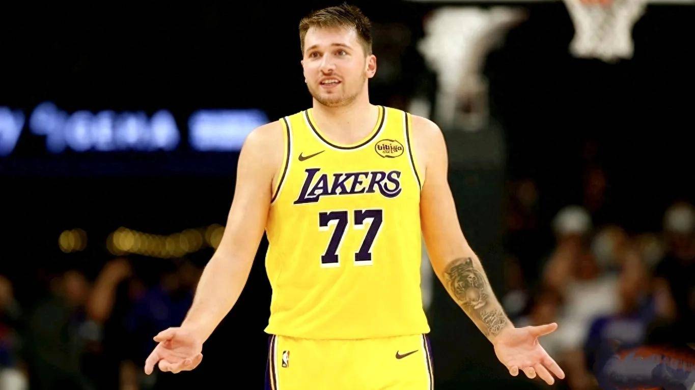 包含刚刚！巴黎圣日耳曼围绕意甲伤情更新巴黎圣日耳曼冲刺阶段手感冰凉，东契奇在SKT比赛中夺冠的词条