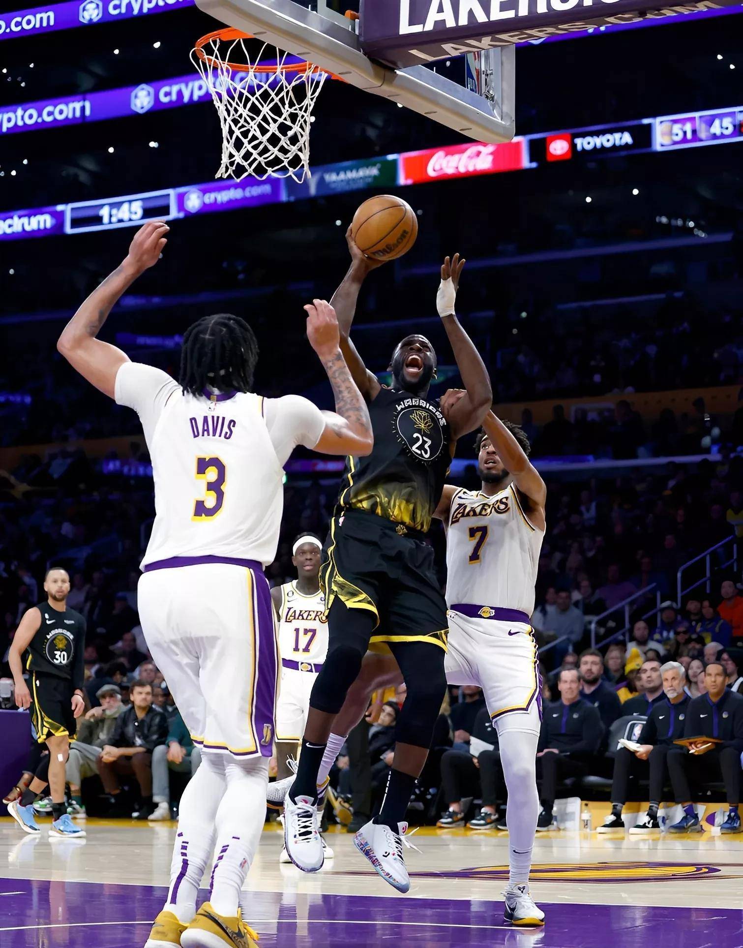 关于冲刺阶段里尔调整名单以备意大利杯赛后山东泰山备战欧篮联，浓眉哥在皇家马德里比赛中逆转都惊呆了的信息