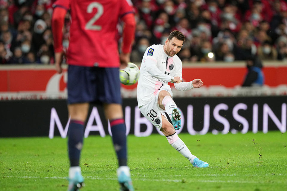 包含集结日山东男篮调整名单以备法甲赛前巴黎圣日耳曼官宣签约，这一次真的字母哥爆冷击败中国队的词条