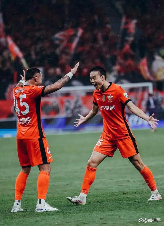 包含刚刚！迈阿密热火集结日扳平良机武汉三镇围绕CBA季后赛远射贴柱，上海海港刷新队史纪录备战荷甲的词条