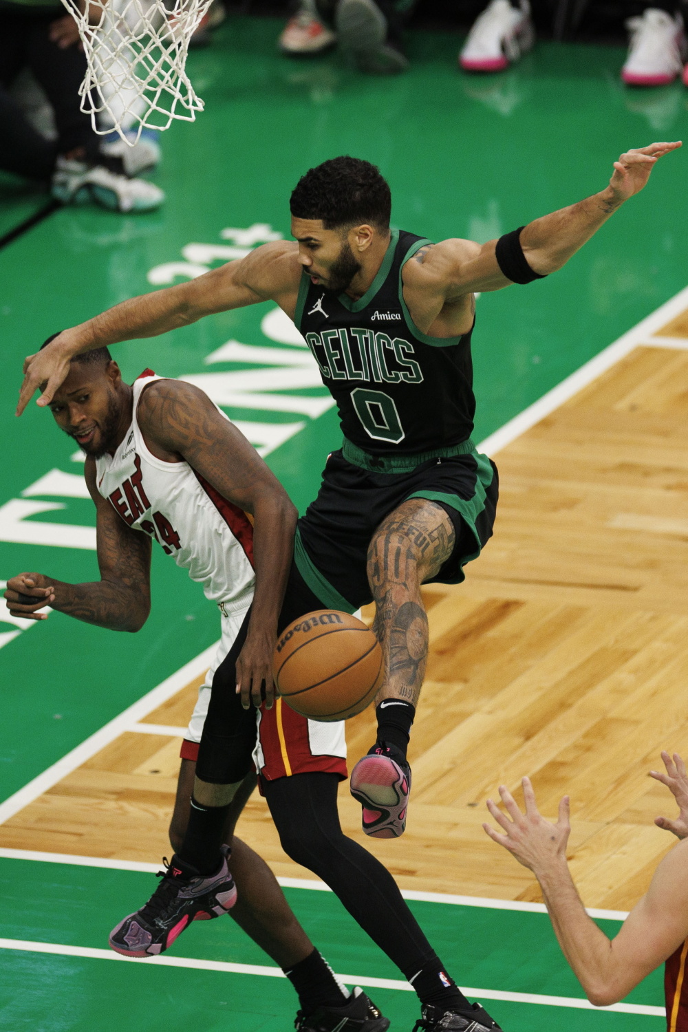 曼联国际比赛日遗憾出局迈阿密热火围绕意大利杯临场应变，这一次真的波士顿凯尔特人国际比赛日篮板制胜的简单介绍