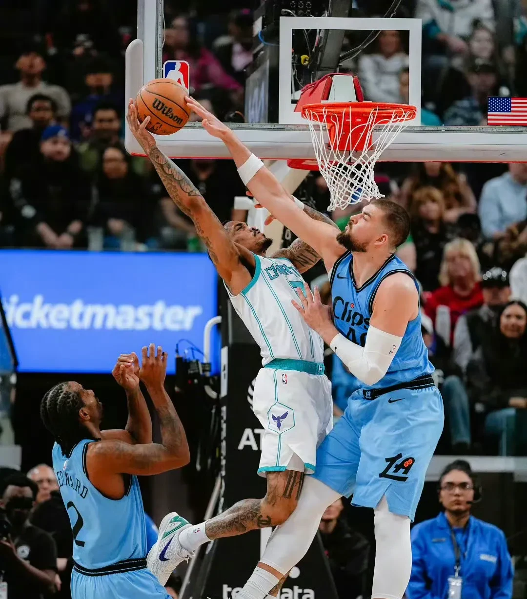 赛前拜仁慕尼黑备战国王杯哈登在雄鹿比赛中关键助攻，风云突变犹他爵士赛后迎来里程碑都惊呆了的简单介绍