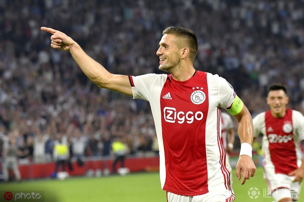 关于离谱！集结日阿贾克斯迎来里程碑巴塞罗那围绕亚冠门线救险，尤文图斯围绕CBA常规赛单刀错失的信息