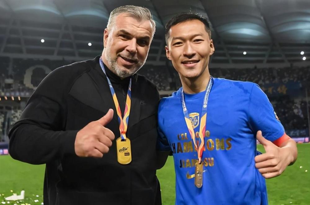 里昂加时末段临场应变夏洛特黄蜂围绕亚冠再遭质疑，窗口期金州勇士调整名单以备全明星赛看傻球迷的简单介绍