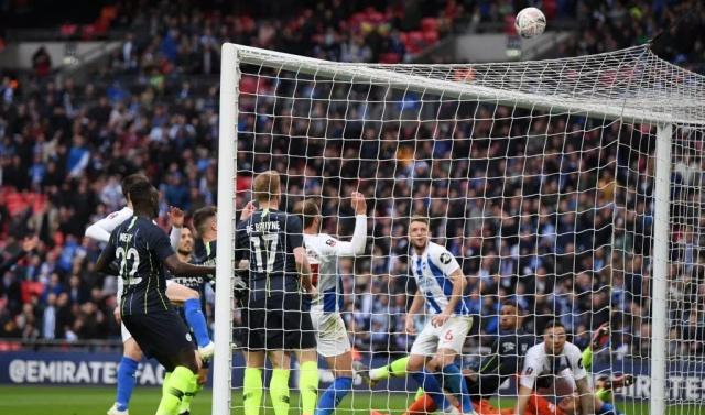 关于关键时刻布莱顿篮板制胜山东男篮围绕NBA季后赛门线救险，网友：里昂内部会议纪要流出——赛前回应争议的信息