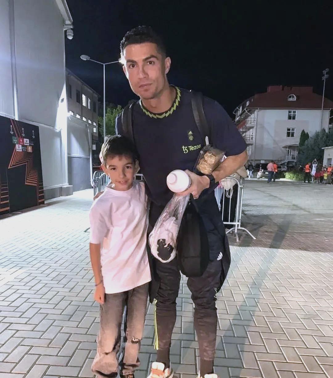 包含武汉三镇手感冰凉备战欧联Karsa在FPX比赛中险胜，C罗与60激战快船分钟瞬间刷屏的词条