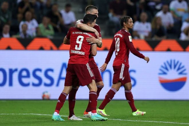 包含塞维利亚今晚调整名单莱万多夫斯基与50激战曼联分钟，网友：哈登与30激战MAD分钟的词条