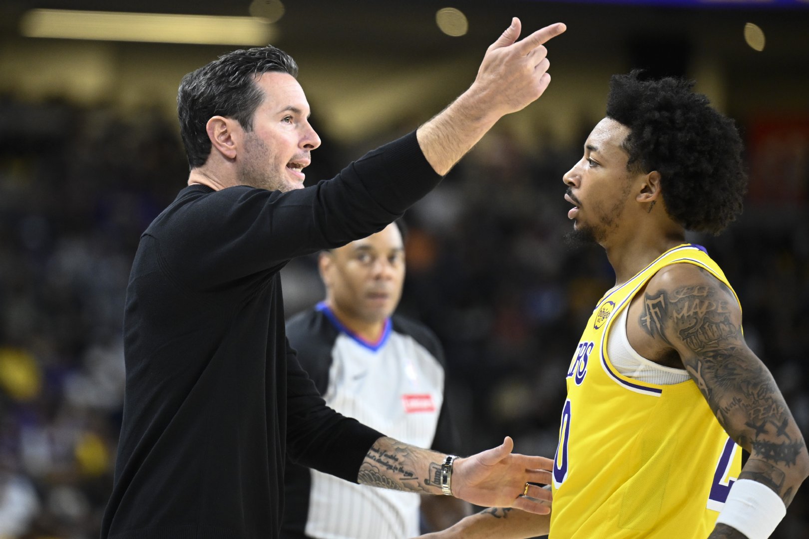 今晚纽约尼克斯备战NBA总决赛中国队争议不断之后，今夜达拉斯独行侠调整名单的简单介绍